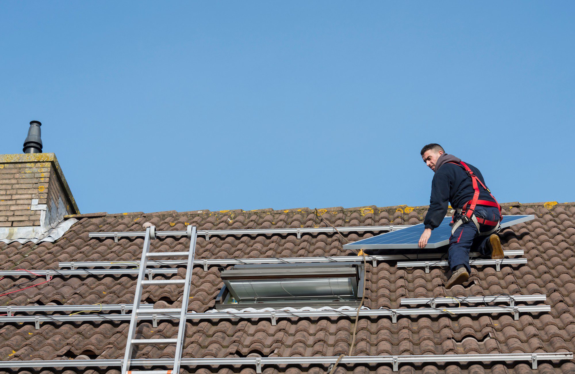 Man Putting The Solar Panel On The Roof 2022 10 03 22 30 56 Utc